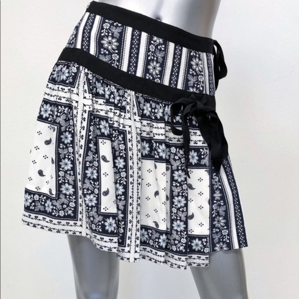 Cinq a Sept Skirt Amory Navy/White Bandana Print Silk Size 2 Pleated Mini